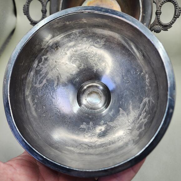 Antique Silverplate Butter Dome Meriden Silver Plate Co. Quadruple Plated - Picture 4 of 9